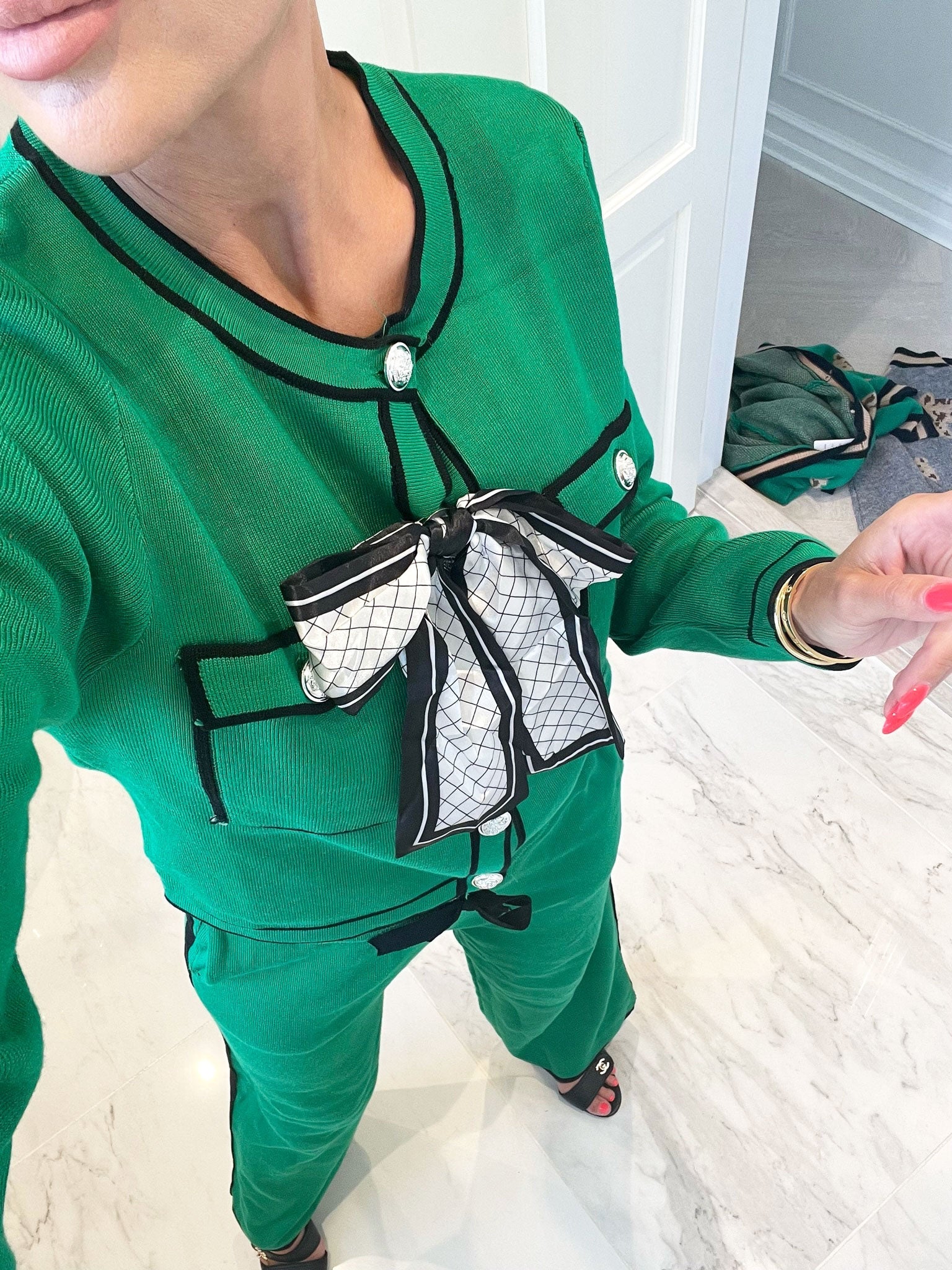 Zola - Klassiska stickade plagg med knappar - Black